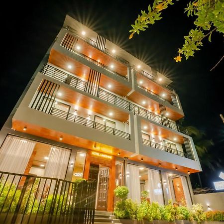 Limeshine - Airport Transit Hotels & Residences Katunayaka Buitenkant foto