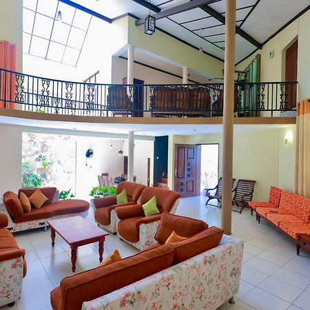 Limeshine - Airport Transit Hotels & Residences Katunayaka Buitenkant foto