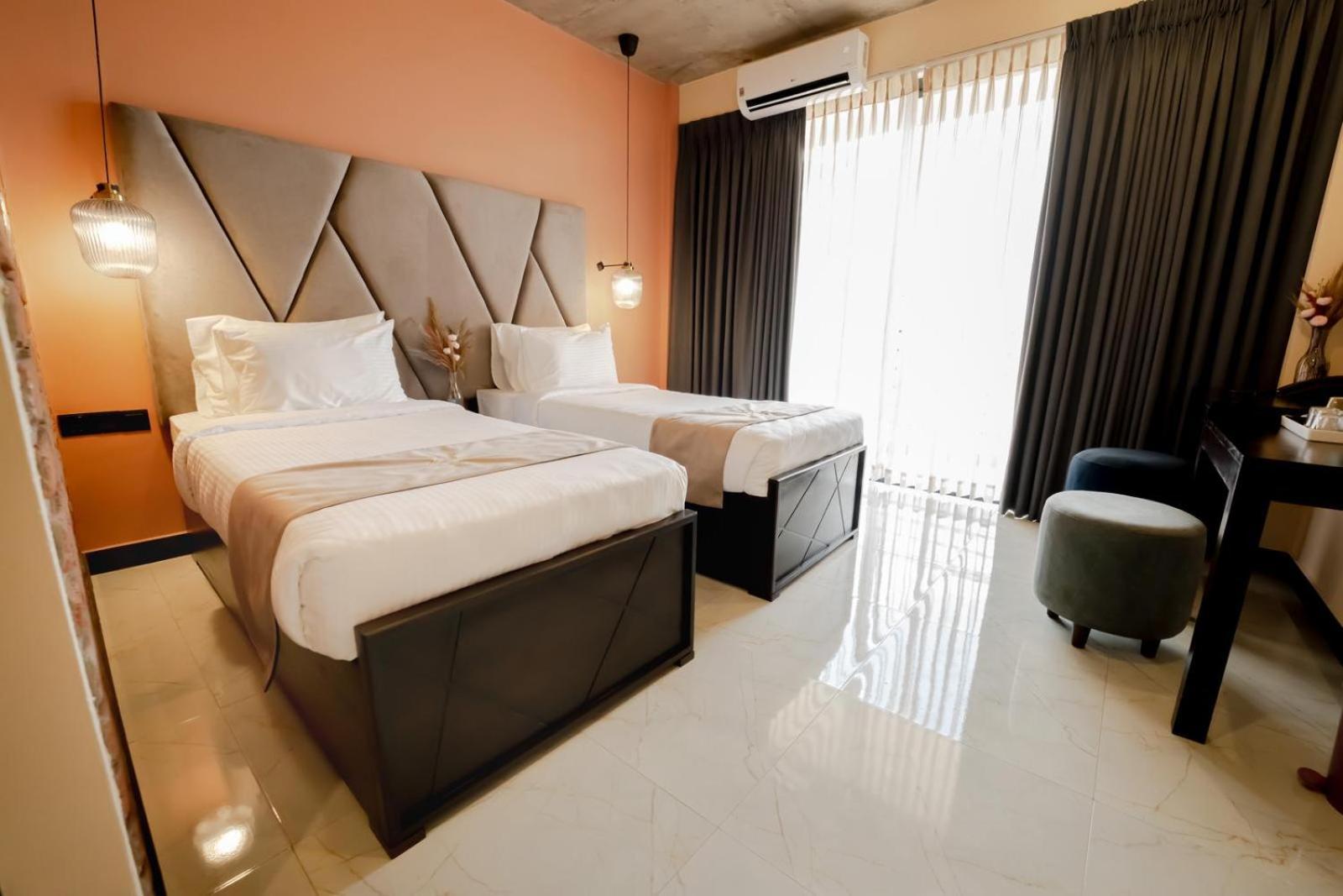 Limeshine - Airport Transit Hotels & Residences Katunayaka Buitenkant foto