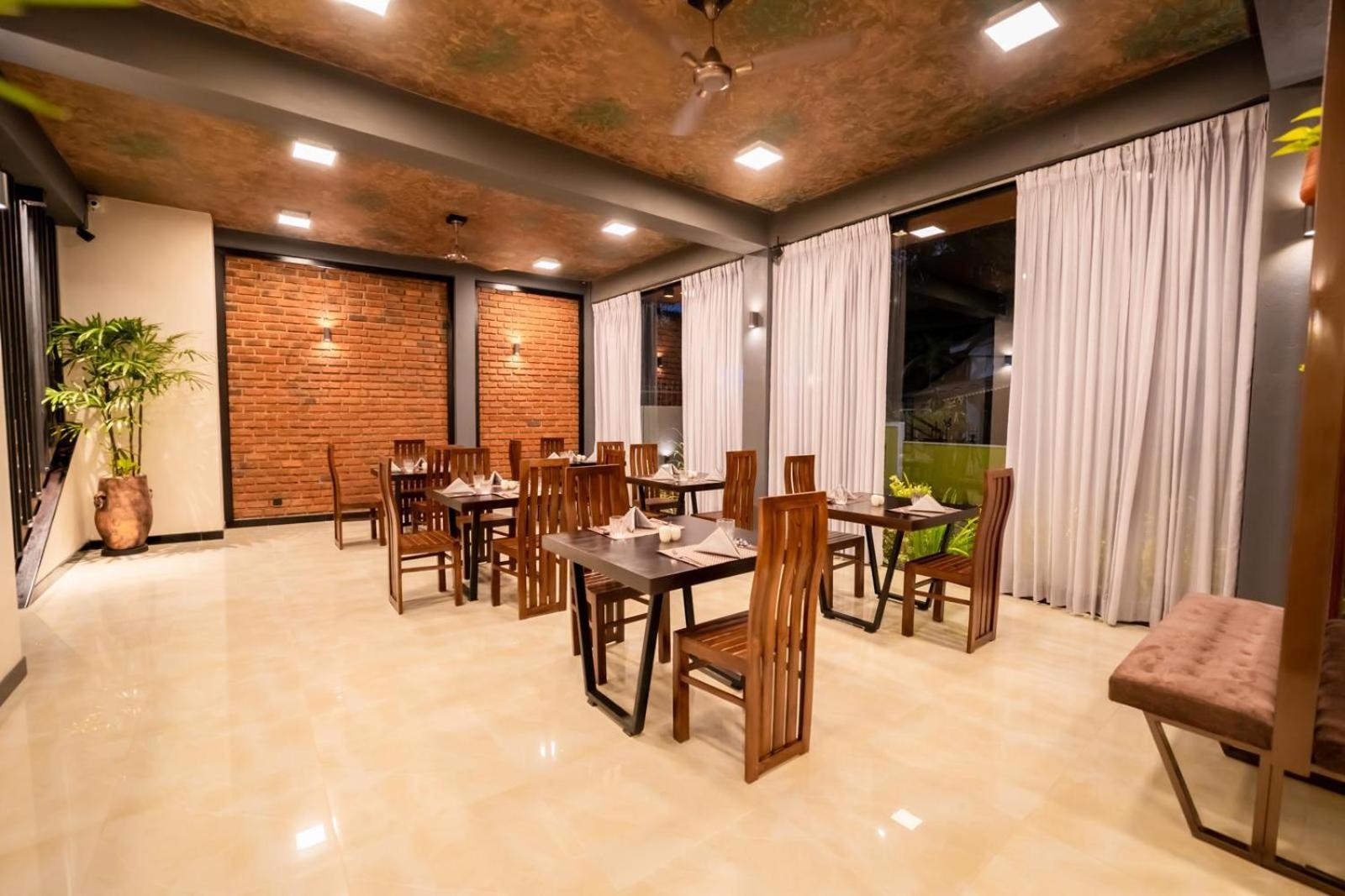 Limeshine - Airport Transit Hotels & Residences Katunayaka Buitenkant foto