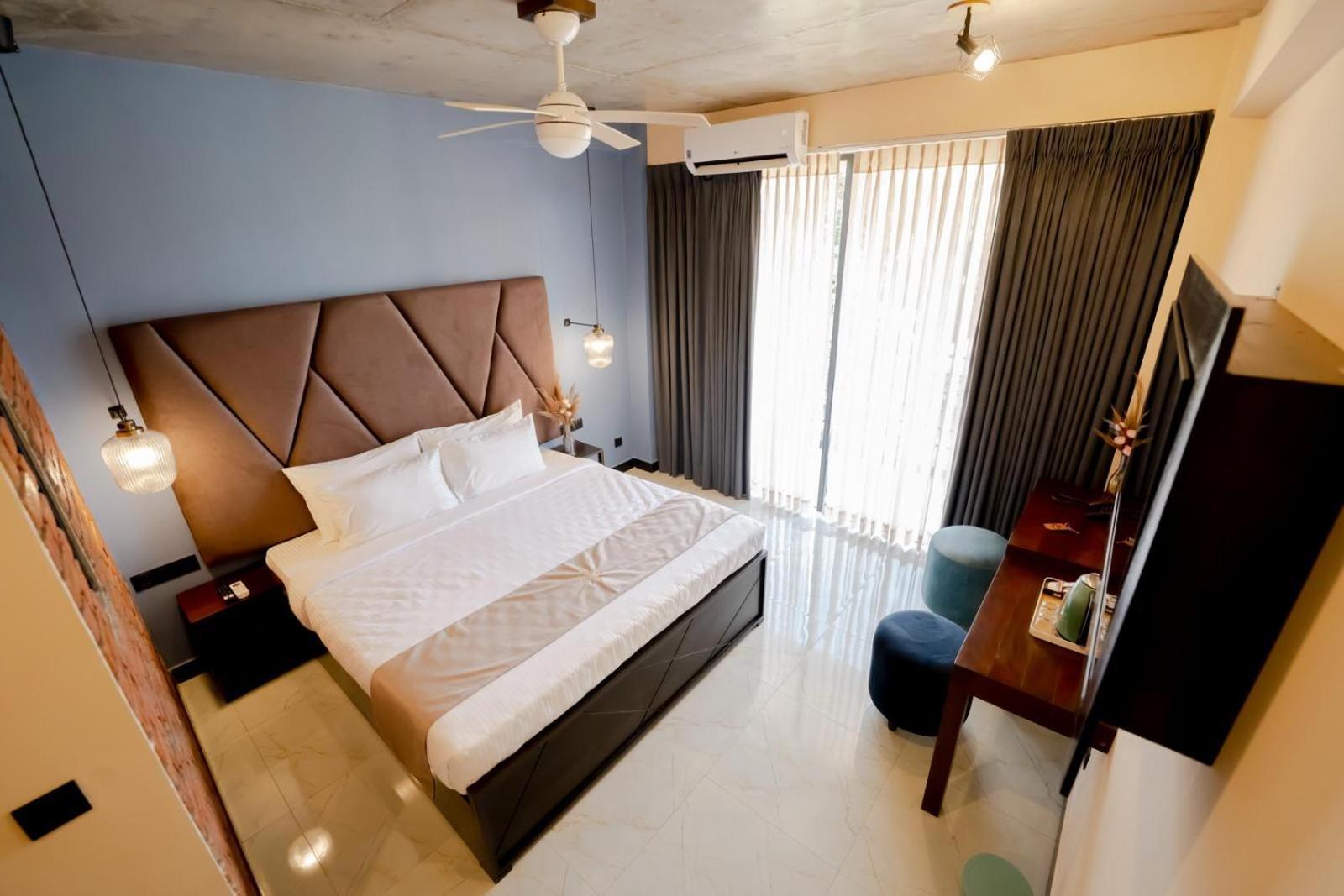 Limeshine - Airport Transit Hotels & Residences Katunayaka Buitenkant foto