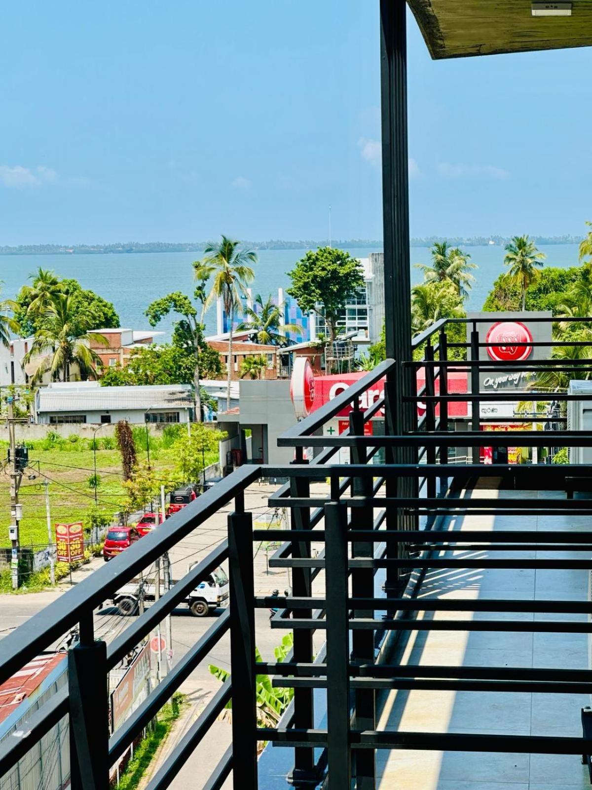 Limeshine - Airport Transit Hotels & Residences Katunayaka Buitenkant foto