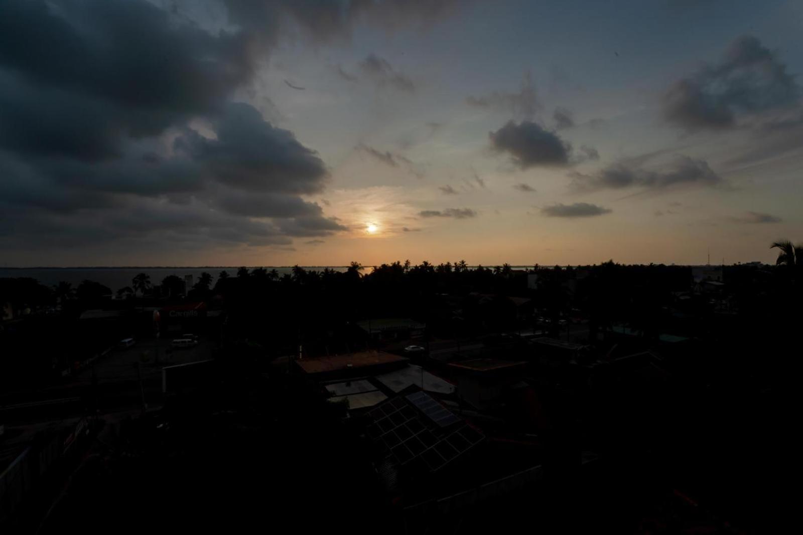 Limeshine - Airport Transit Hotels & Residences Katunayaka Buitenkant foto